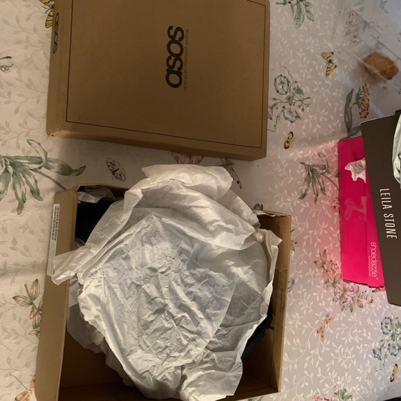 ASOS DESIGN Wide Fit Expect high heeled chunky chelsea boots in black - Picture 15 of 16